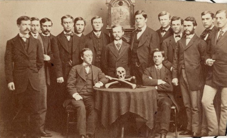 skull and bones sociedades secretas